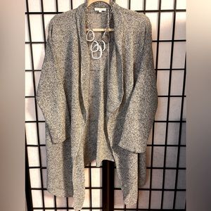 EILEEN FISHER LINEN SWEATER. SIZE 2X.  EUC. (Necklace not included)